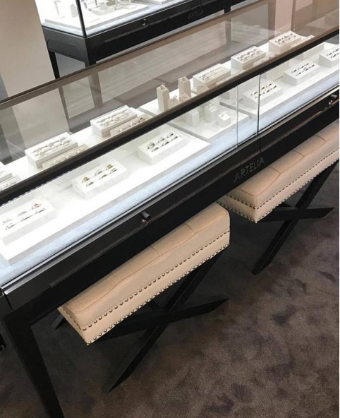 Custom Made Portable Luxury Retail Store Unique Jewelry Display Cases