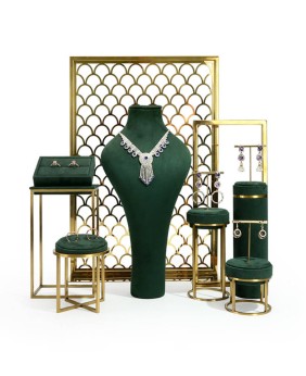 販売のための豪華な緑のビロードのステンレス鋼の宝石類のショーケースの表示セット