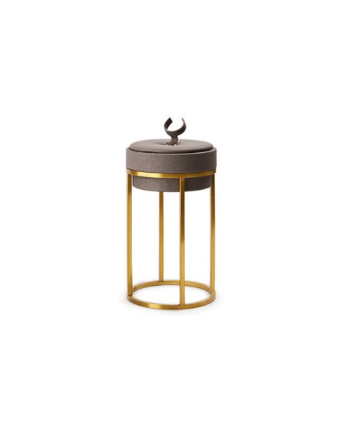 Moderner Ringhalter aus kaffeefarbenem Leder und goldfarbenem Metall