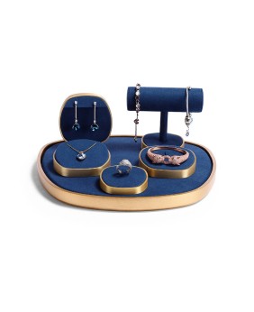 Luxe marineblauwe fluwelen gouden sieraden display trays voor winkels