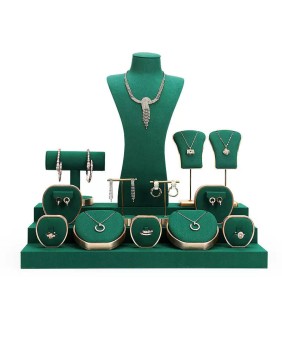 Kits de exhibición de escaparate de joyería de terciopelo verde oscuro de metal dorado popular