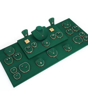 Kit di esposizione per gioielli in velluto verde in metallo dorato premium in vendita