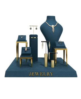 Luxuriöse Schmuck-Display-Sets aus goldfarbenem Metall und Seeblau-Samt