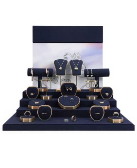 Set di vetrine per gioielli in metallo dorato e velluto blu navy in vendita
