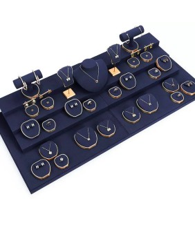 Nuovi kit per esposizione di gioielli in metallo dorato e velluto blu navy in vendita