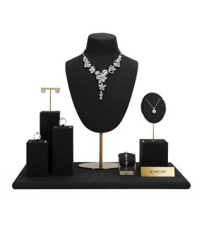 Conjunto de exibição de joias de veludo preto de metal dourado