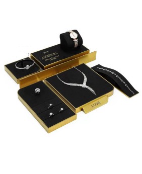Bandejas de exhibición de escaparate de joyería de terciopelo negro de metal dorado premium