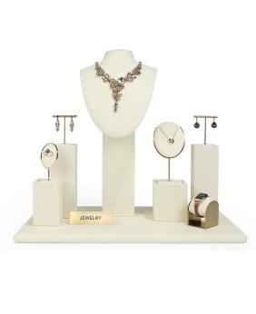 Set Tampilan Showcase Perhiasan Logam Emas Off White Velvet Populer Untuk Dijual