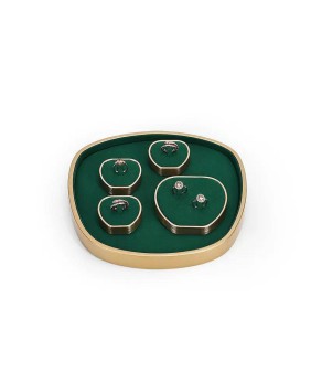Zestawy ekspozycyjne biżuterii ze złotego metalu i zielonego aksamitu na sprzedaż