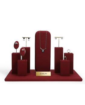 Set di vetrine per gioielli in velluto rosso in metallo dorato di lusso in vendita