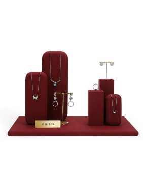 Set di espositori per vetrine di gioielli in velluto rosso in metallo dorato popolare