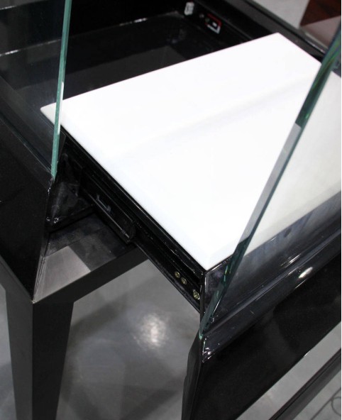 Luxury Black Glossy Jewelry Show Cases Glass Top Jewelry Display Table