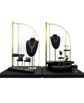 Neue Schmuckvitrine aus schwarzem Samt und goldenem Metall zum Verkauf