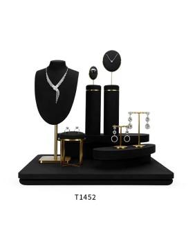 Nuovo set di espositori per gioielli in velluto nero in vendita