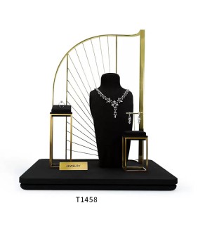 Nuovo set di vetrine per gioielli in velluto nero in metallo dorato al dettaglio in vendita