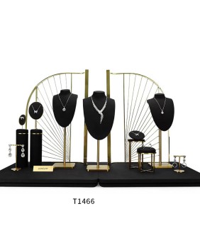 Conjunto de exibição de vitrine de joias de veludo preto de metal dourado premium