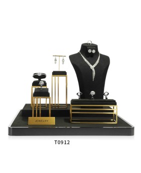 Nuevo juego de exhibición de joyería de terciopelo negro de metal dorado a la venta