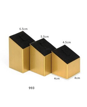 Luxe nieuwe gouden metalen zwart fluwelen ringdisplaystandaard