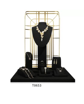 Set di espositori per gioielli in velluto nero in metallo dorato di lusso in vendita
