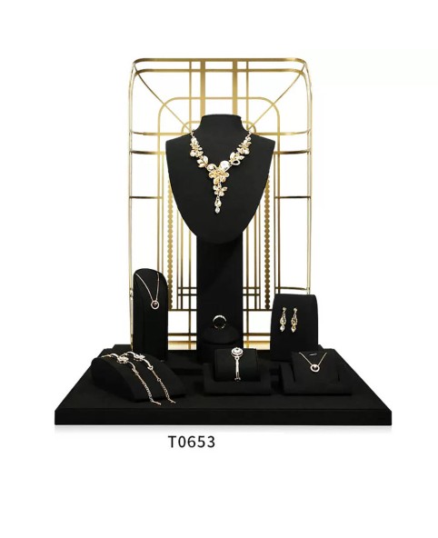 Juego de exhibición de joyería de terciopelo negro de metal dorado de lujo a la venta