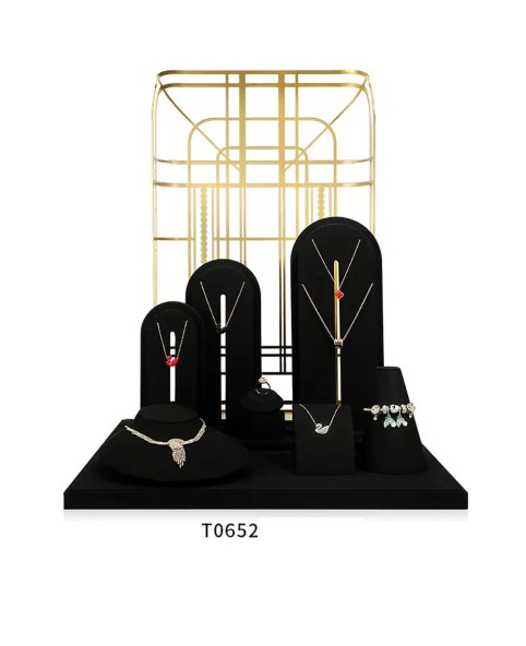 Hochwertiges Schmuck-Display-Set aus goldfarbenem Metall und schwarzem Samt