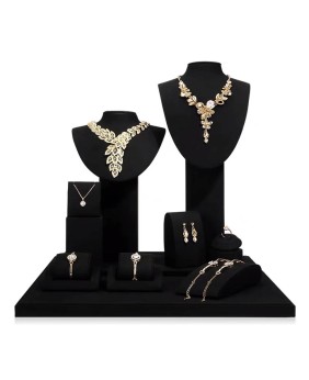 Wysokiej jakości zestaw do ekspozycji biżuterii z czarnego aksamitu