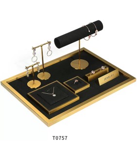 Schmuck-Display-Set aus schwarzem Samt mit Goldbesatz
