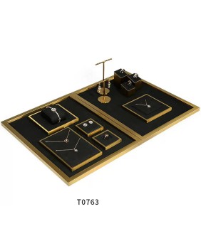 Neues Schmuckvitrinen-Display-Set aus schwarzem Samt mit Goldbesatz