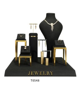 Luxuriöses Schmuck-Display-Set aus goldfarbenem Metall und schwarzem Samt