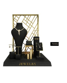 Set di espositori per vetrine per gioielli in velluto nero in metallo dorato premium in vendita