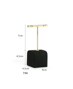 Luksusowy stojak na kolczyki ze złotego metalu i czarnego aksamitu