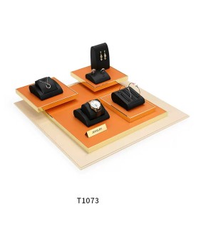 Luxuriöse neue Schmuck-Display-Sets in Orange und Schwarz