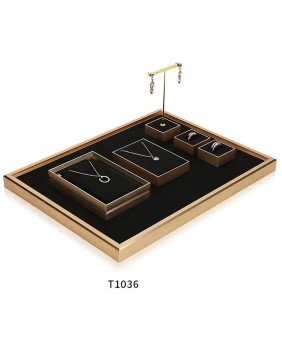 Luxuriöses Schmuck-Display-Set aus Metall mit Goldbesatz und schwarzem Samt