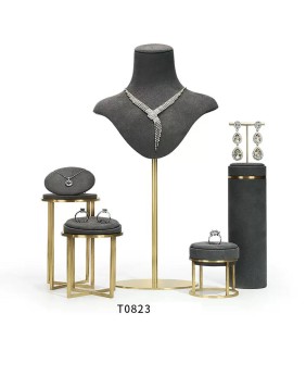 Popularny złoty metalowy ciemnoszary aksamitny zestaw wystawowy z biżuterią na sprzedaż