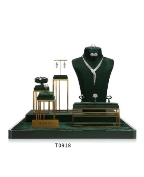 Set di espositori per gioielli in velluto verde scuro in metallo dorato di alta qualità