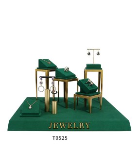 Conjunto de exhibición de escaparate de joyería de terciopelo verde de metal dorado de lujo