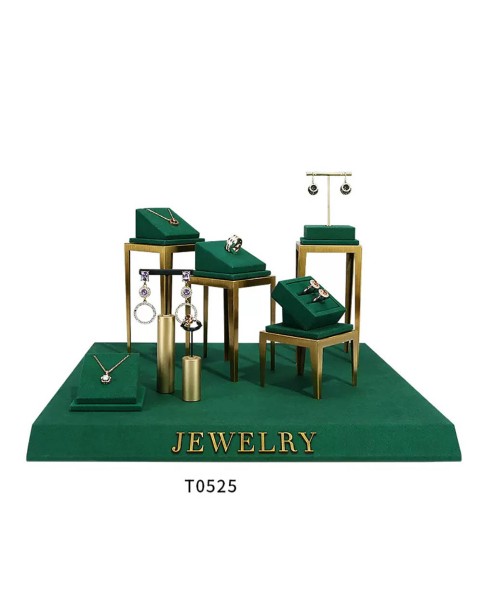 Ensemble d'affichage de vitrine de bijoux en velours vert en métal doré de luxe