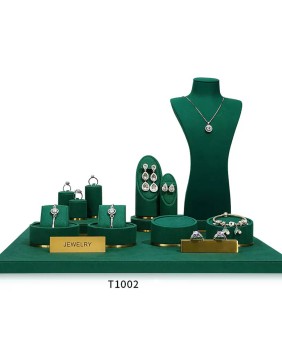 Nuovo set di esposizione di gioielli in velluto verde metallo al dettaglio in oro di lusso