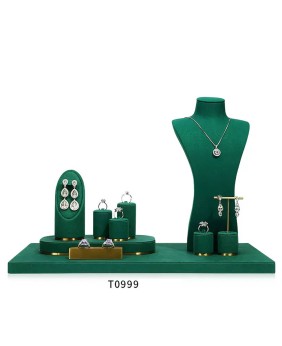 Nowy zestaw wystawowy z biżuterią w kolorze złotym, metalowym, z zielonego aksamitu