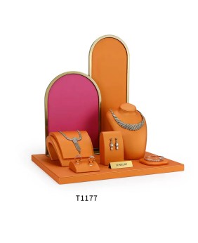 Luksusowy zestaw wystawowy biżuterii skórzanej w kolorze pomarańczowym i różowym