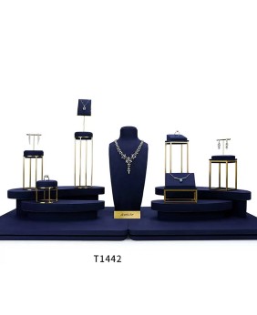 Conjunto de exhibición de ventana de joyería de terciopelo azul marino de metal dorado al por menor