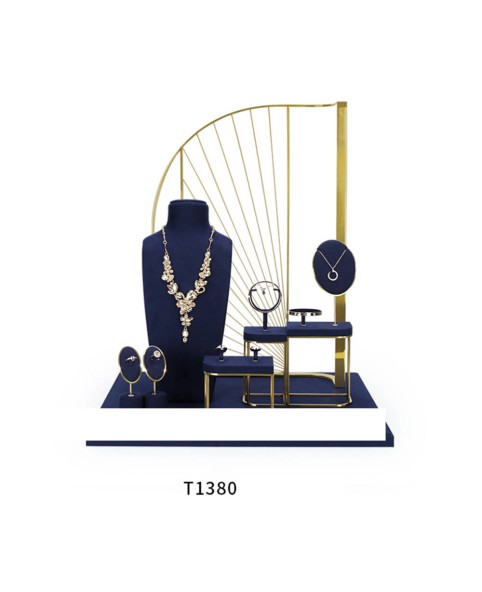 Ensemble d'affichage de vitrine de bijoux en velours bleu marine en métal doré de luxe à vendre