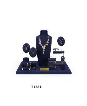 Conjunto de exibição de joias de veludo azul marinho de metal dourado premium luxuoso