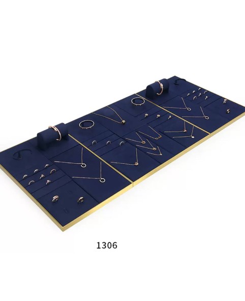 Luxuriöses Schmuck-Display-Tablett aus marineblauem Samt mit Goldbesatz
