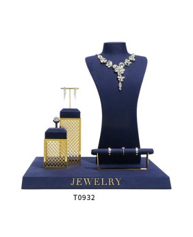 Set di espositori per gioielli in metallo dorato e velluto blu navy di lusso
