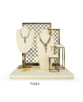 Ensemble d'affichage de vitrine de bijoux en velours blanc cassé en métal doré de luxe à vendre