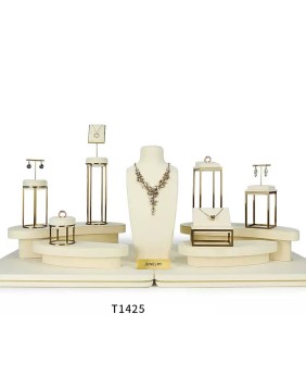 Conjunto de vitrine de joias de veludo branco em metal dourado