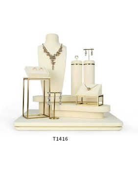Set Tampilan Perhiasan Beludru Putih Ritel Premium