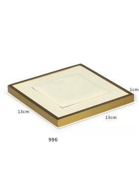 Νέος χρυσός δίσκος προβολής κολιέ από λευκό βελούδο