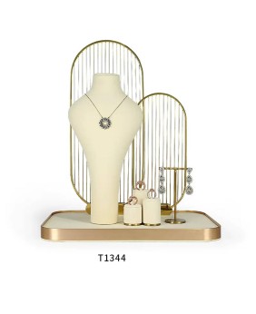 Set di espositori per gioielli in velluto bianco sporco di fascia alta in metallo dorato in vendita
